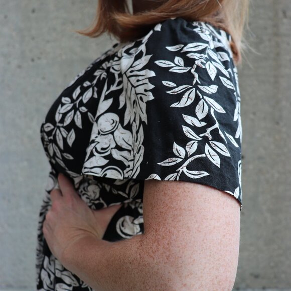 vintage black floral Hawaiian muumuu - Picture 3 of 12